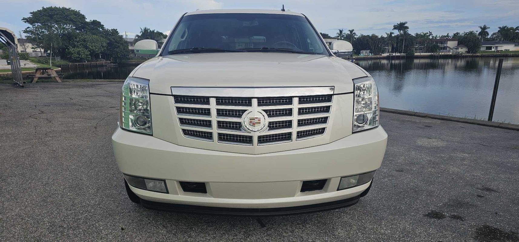 Used 2013 Cadillac Escalade ESV Luxury AWD/4WD image 8