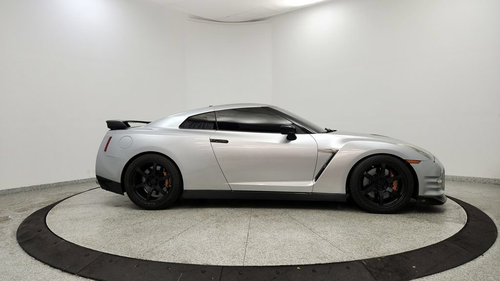 Used 2010 Nissan GT-R Premium AWD/4WD image 6
