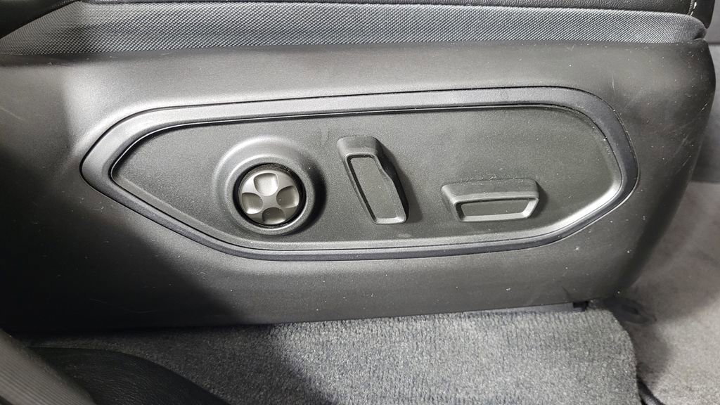 Used 2023 Jeep Grand Cherokee Limited w/ Black Appearance Package image 37