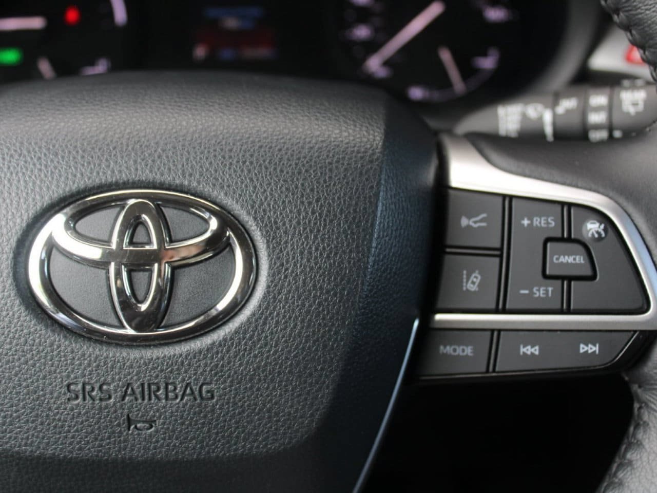 Used 2024 Toyota Sienna XLE FWD image 25