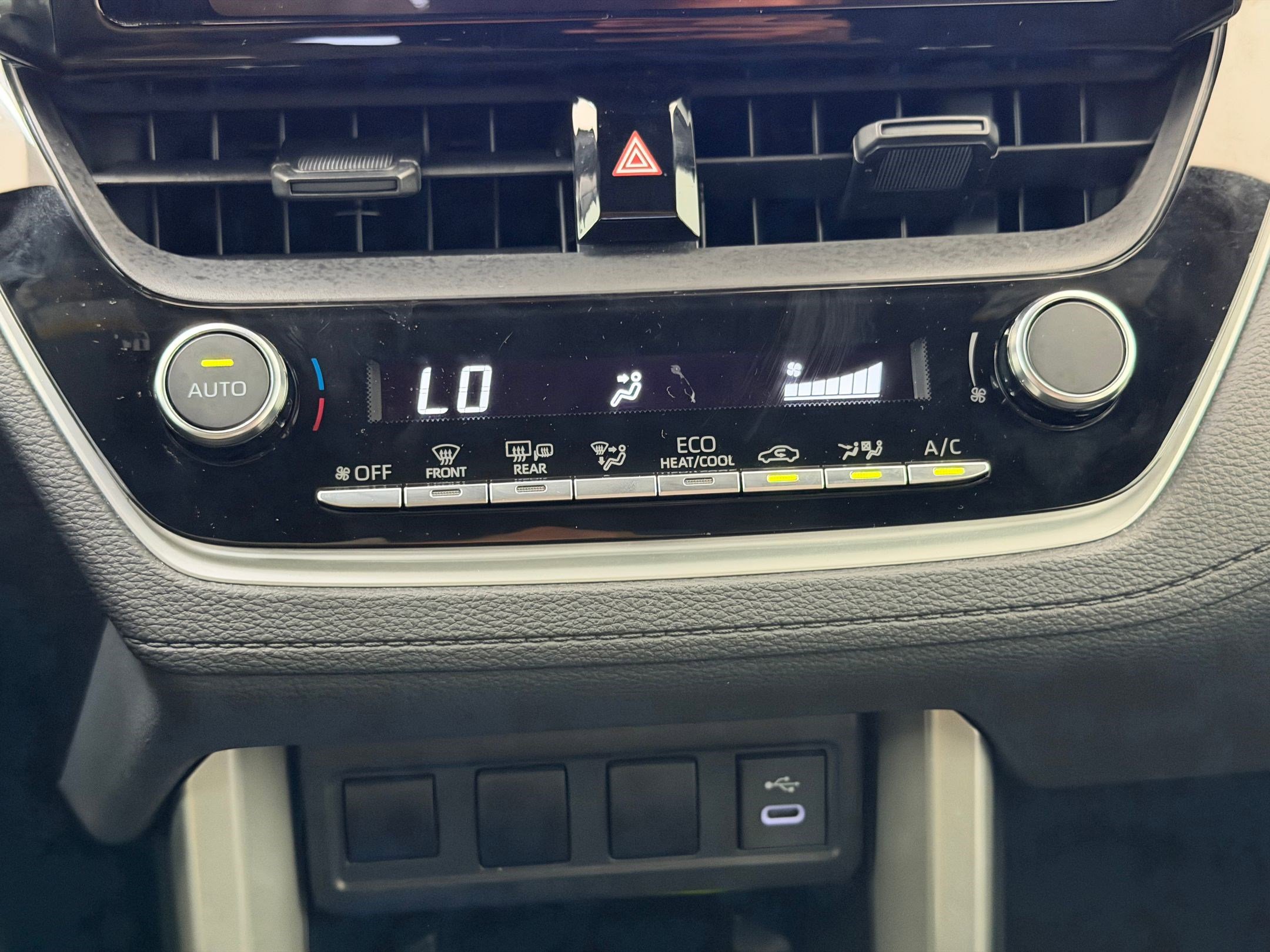 Used 2024 Toyota Corolla Cross SE w/ Moonroof Package image 18