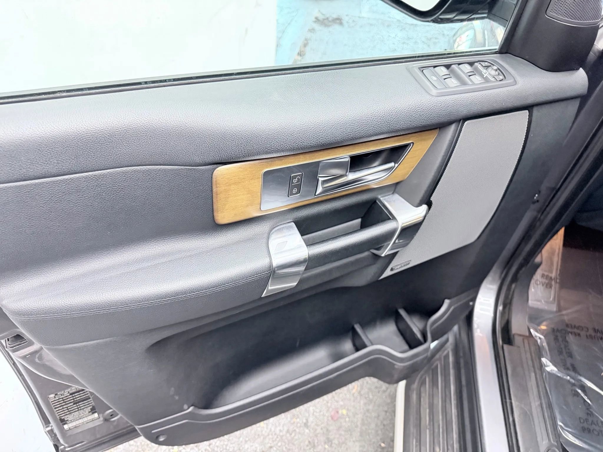 Used 2016 Land Rover LR4 HSE image 16