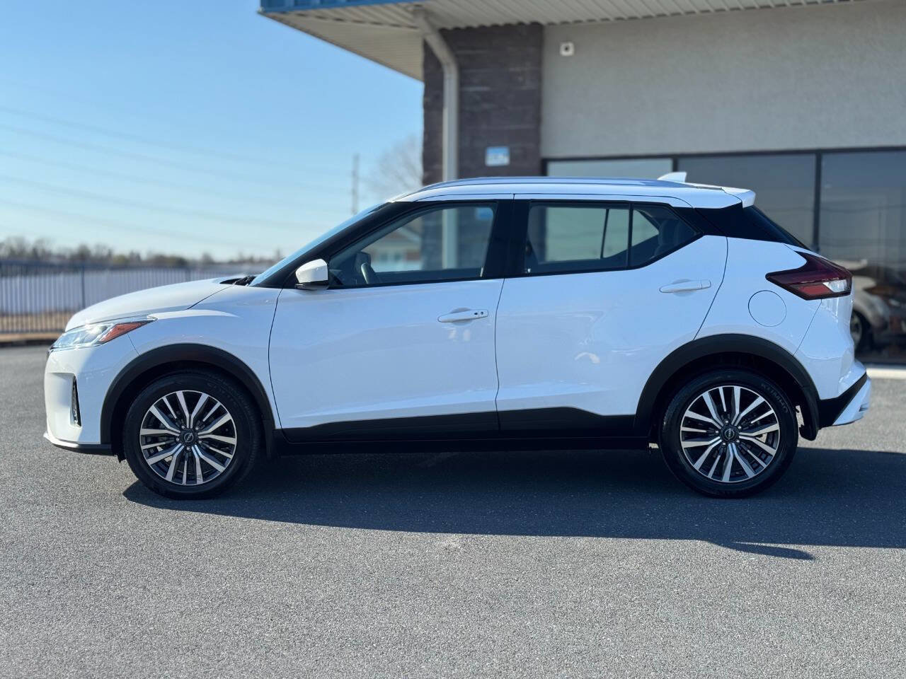 Used 2023 Nissan Kicks SV FWD image 38