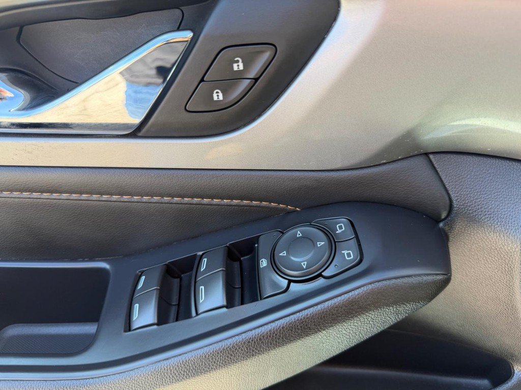 Used 2021 Chevrolet Traverse LS FWD image 31