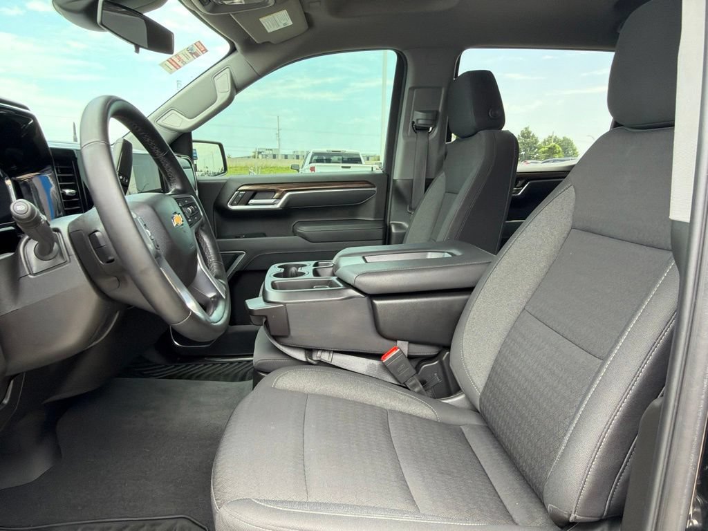 Used 2025 Chevrolet Silverado 1500 LT AWD/4WD image 19