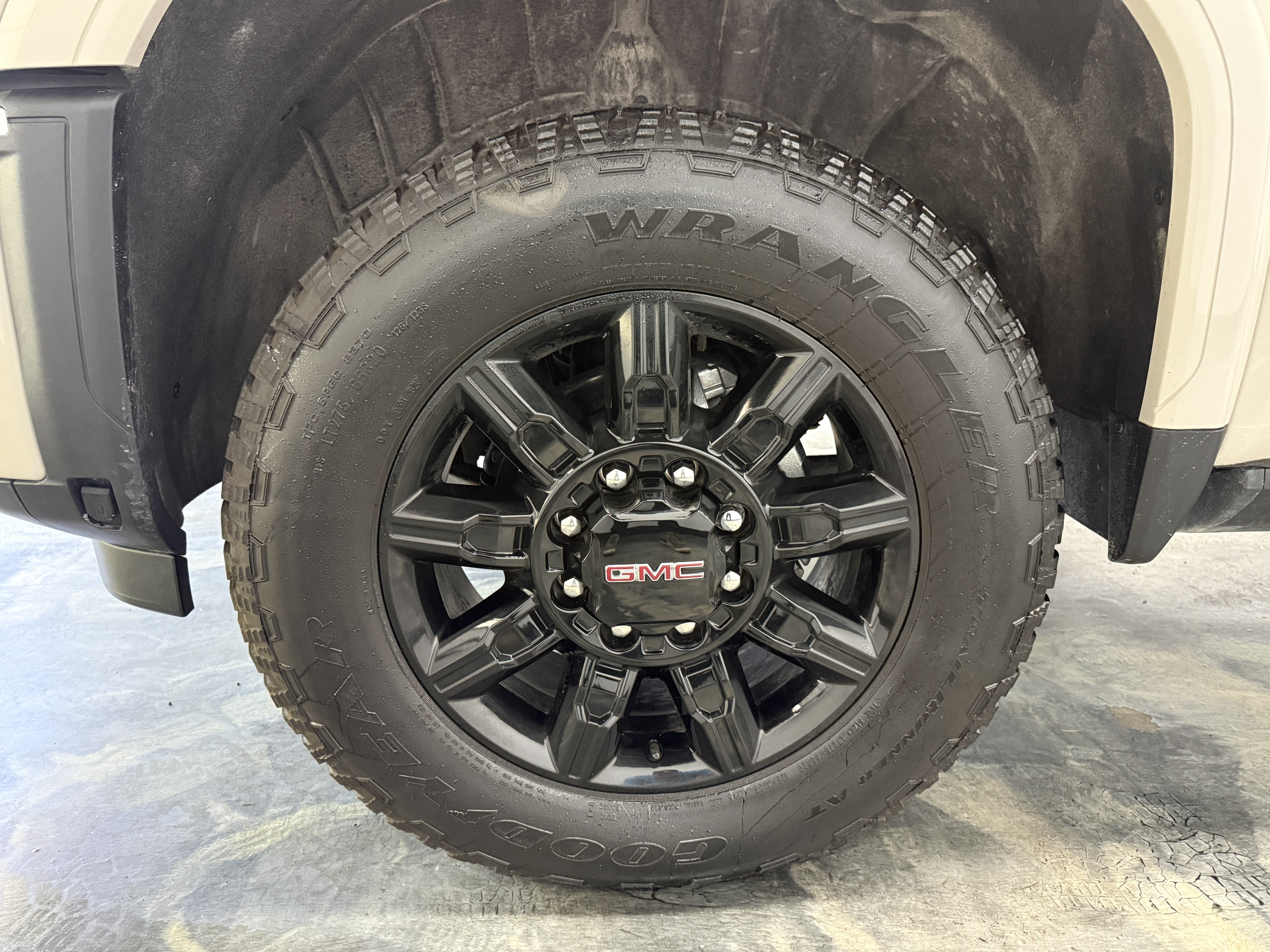 Used 2026 GMC Sierra 2500 AT4 w/ AT4 Premium Plus Package AWD/4WD image 32