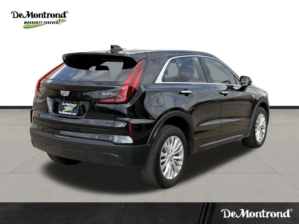 Used 2024 Cadillac XT4 Luxury w/ Cold Weather Package image 5