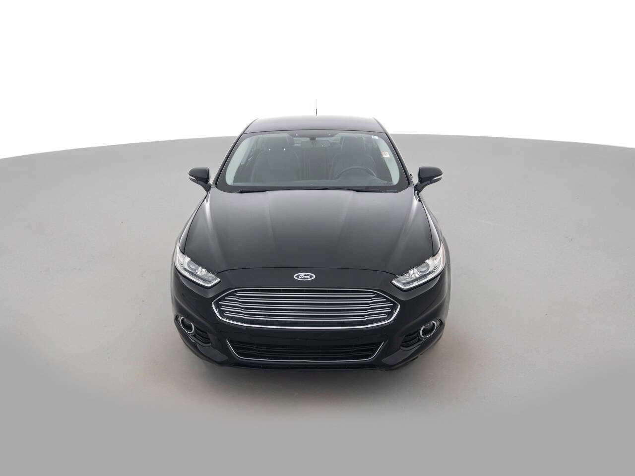 Used 2016 Ford Fusion Titanium image 2