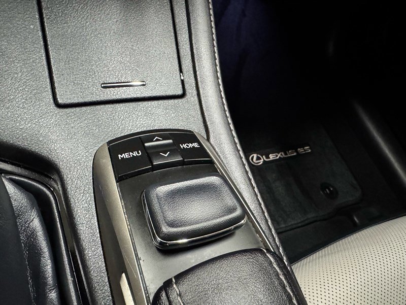 Used 2016 Lexus ES 350 Sedan w/ Luxury Package w/Wood Trim image 20