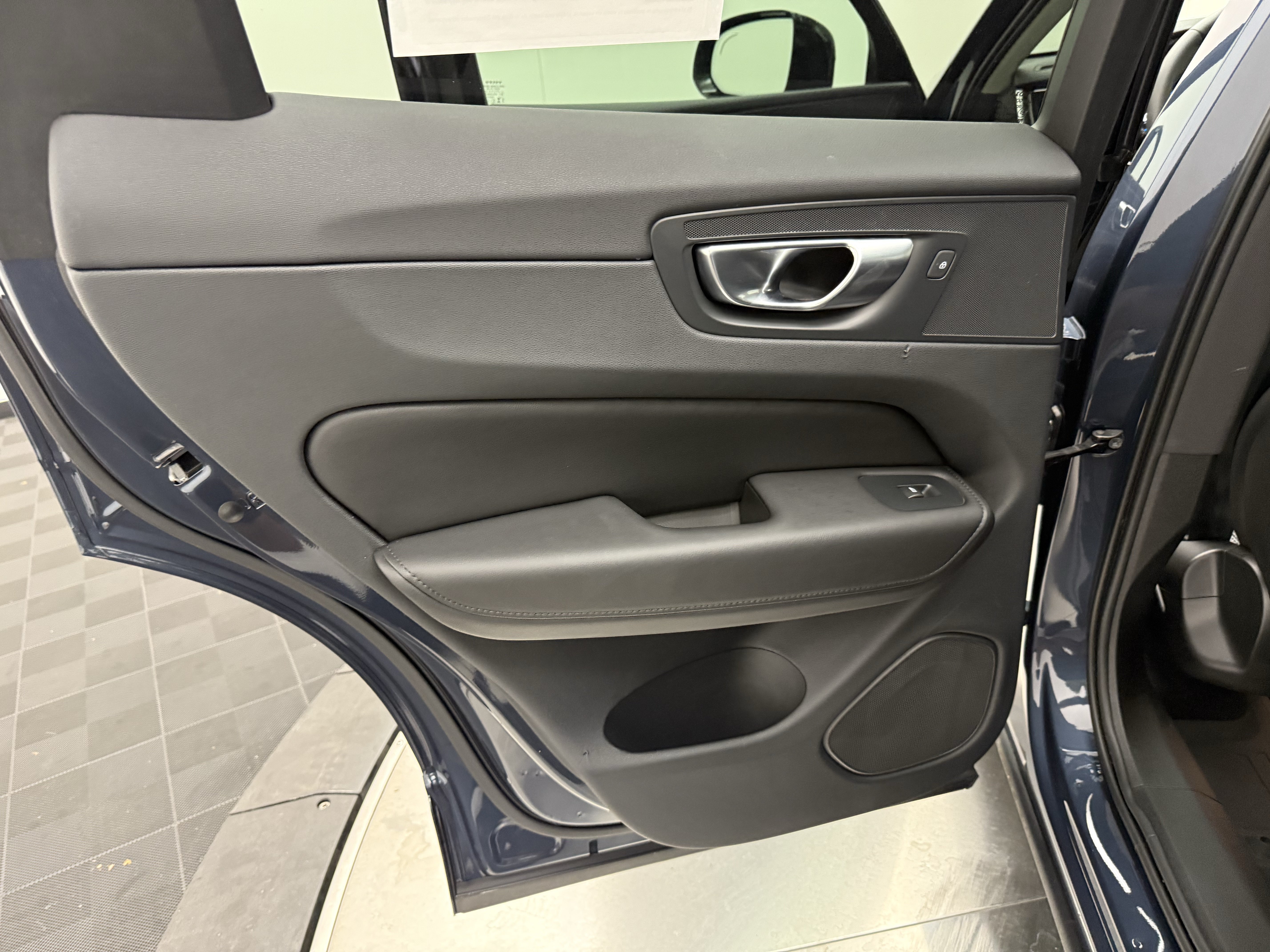 Certified 2024 Volvo XC60 B5 Plus AWD/4WD image 22