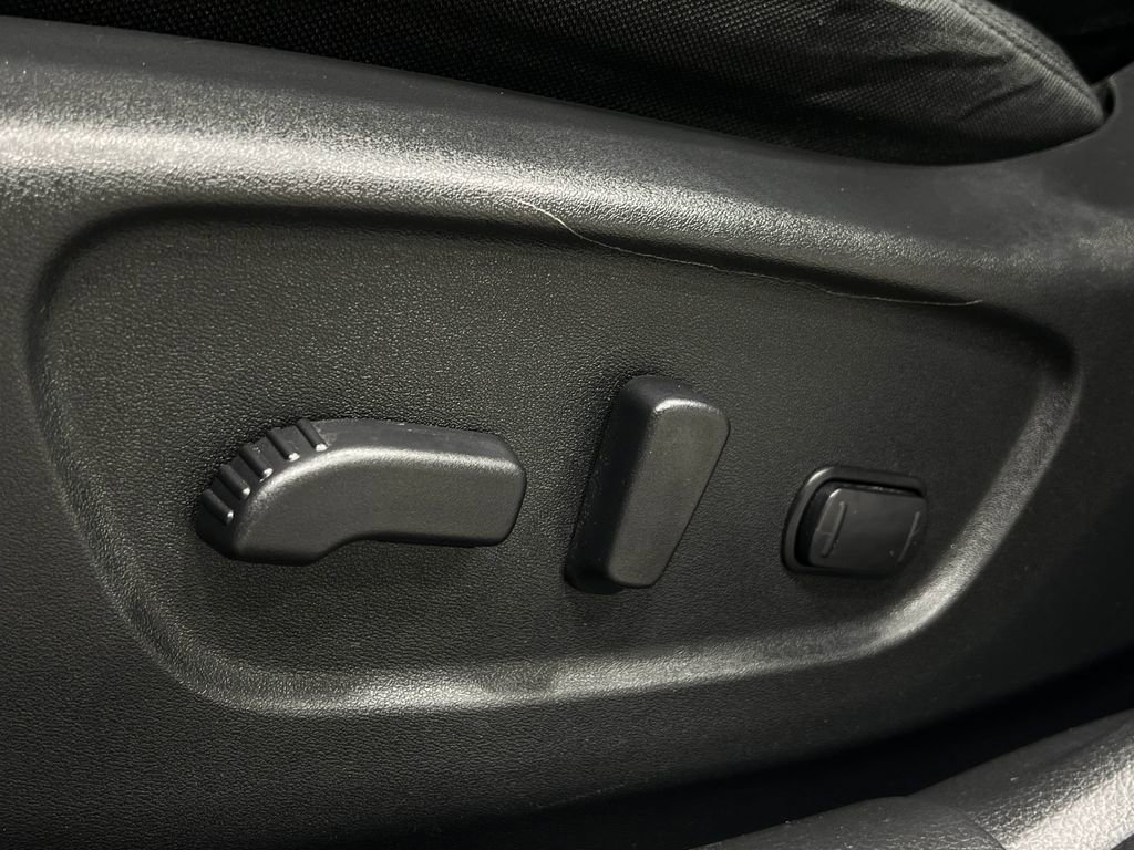 Used 2017 Nissan Rogue SV image 16