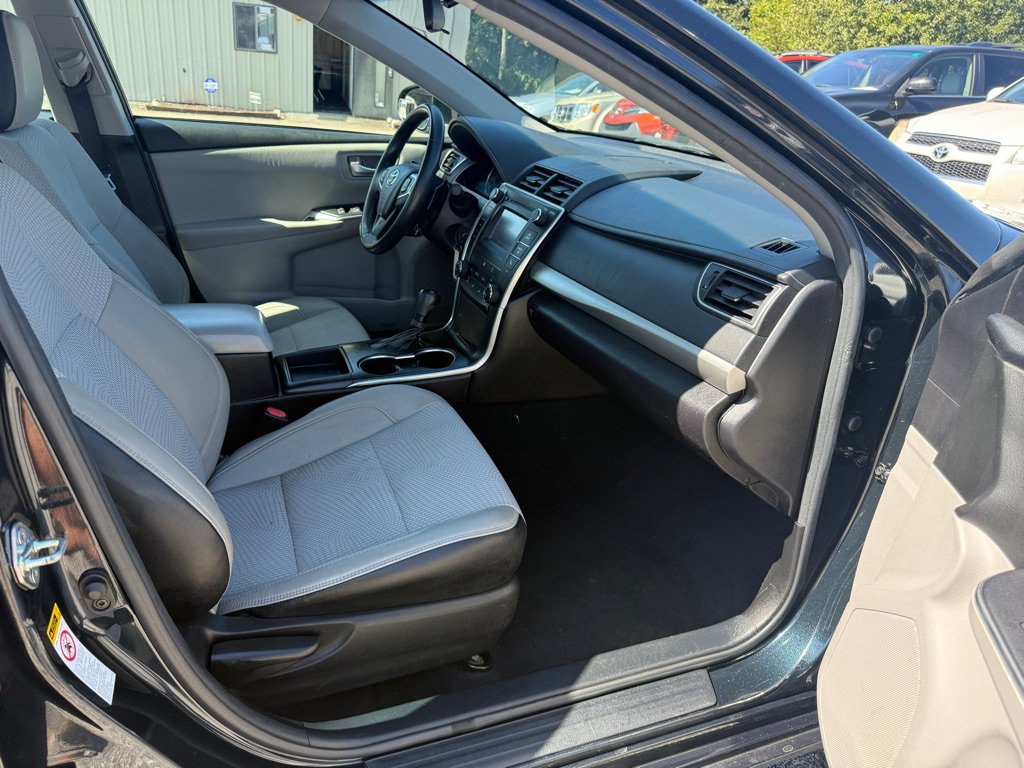 Used 2017 Toyota Camry SE FWD image 14