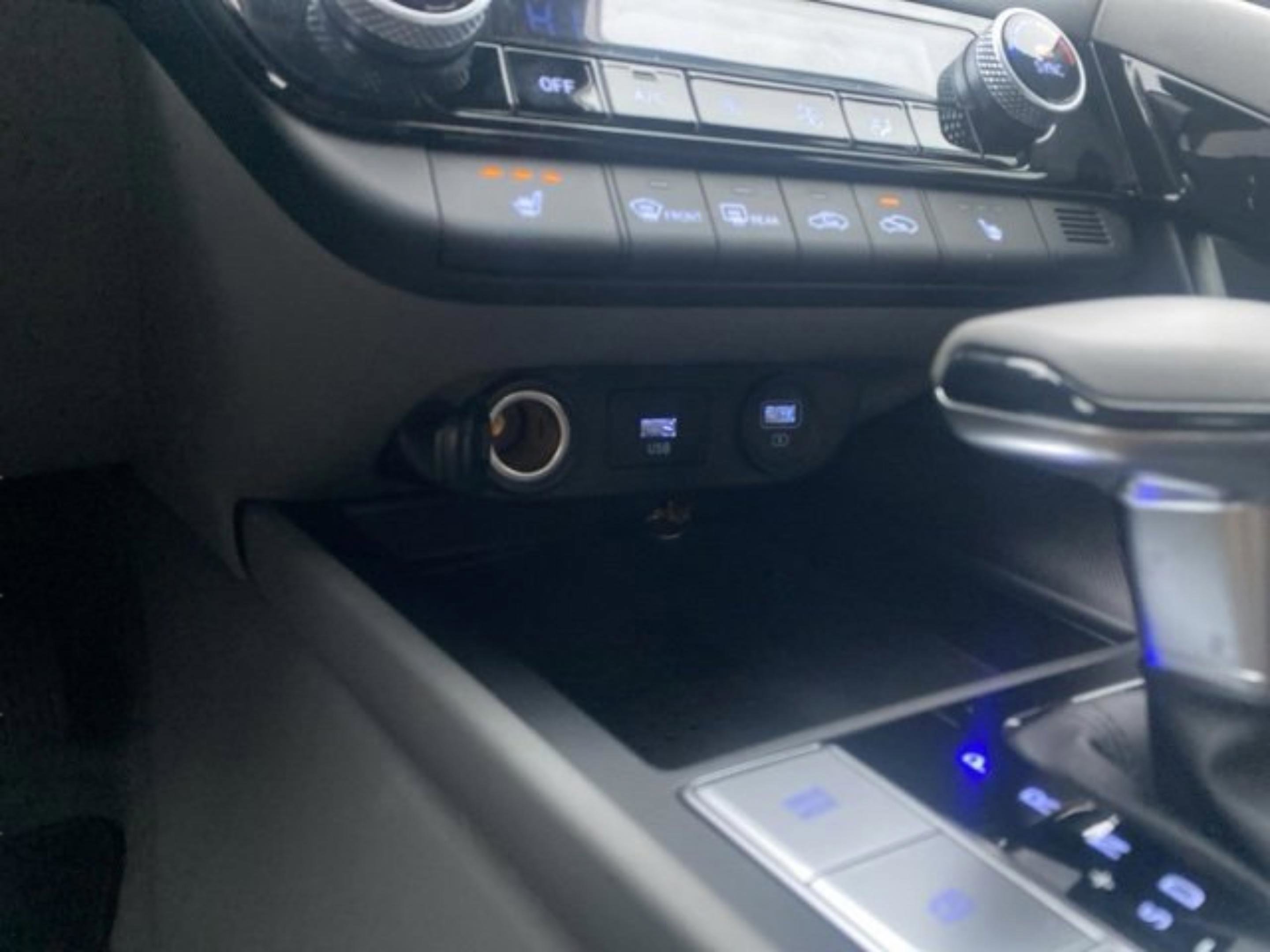 Used 2023 Hyundai Elantra SEL w/ Convenience Package image 25