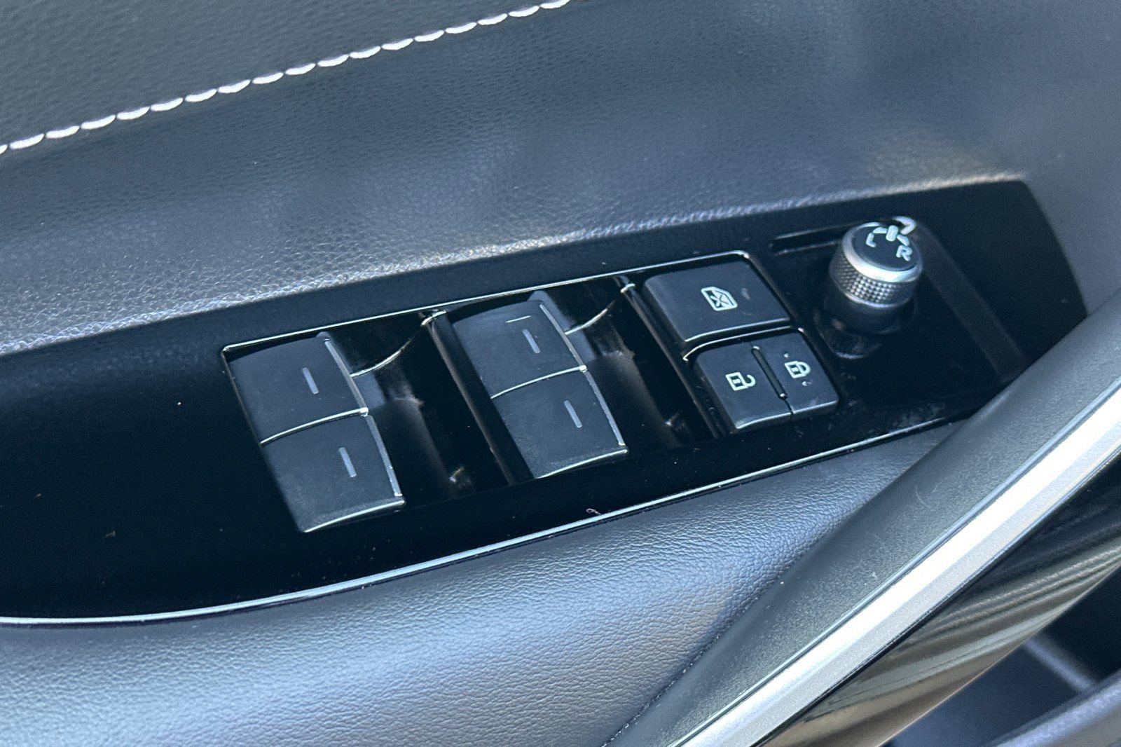 Certified 2019 Toyota Corolla XSE FWD image 13