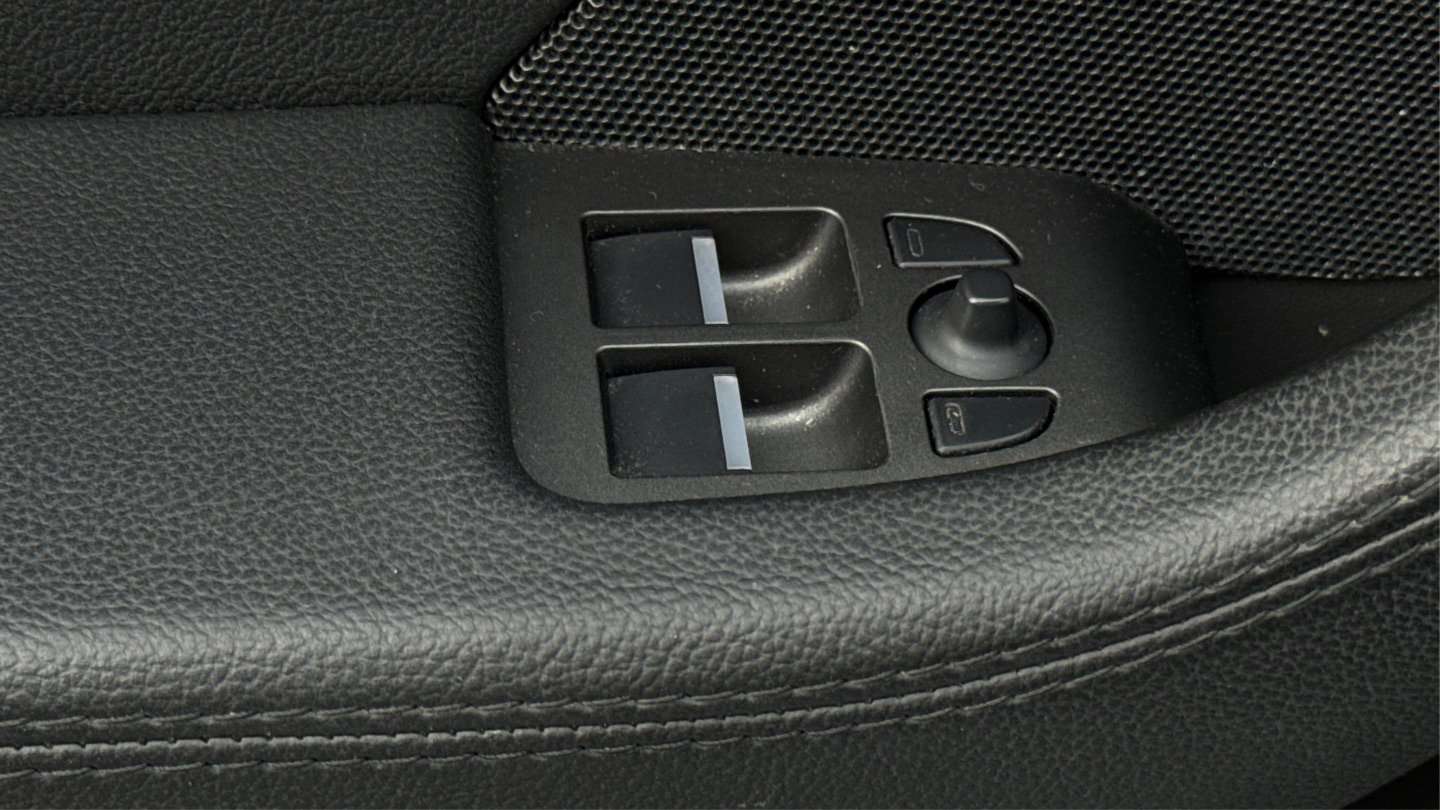 Used 2017 Jaguar F-TYPE Coupe image 40