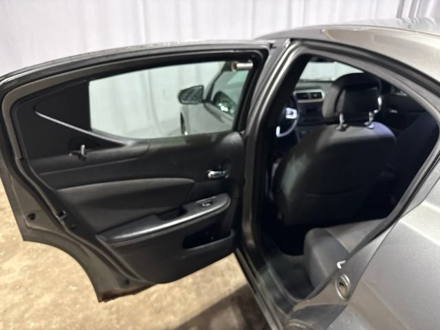 Used 2012 Dodge Avenger SXT FWD image 17