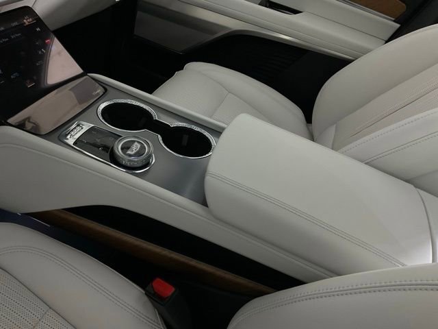 New 2026 Cadillac Vistiq Sport w/ LPO, Floor Liner Package image 14