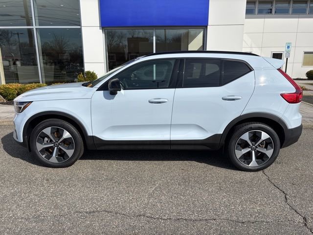 Used 2025 Volvo XC40 B5 Plus AWD/4WD image 2