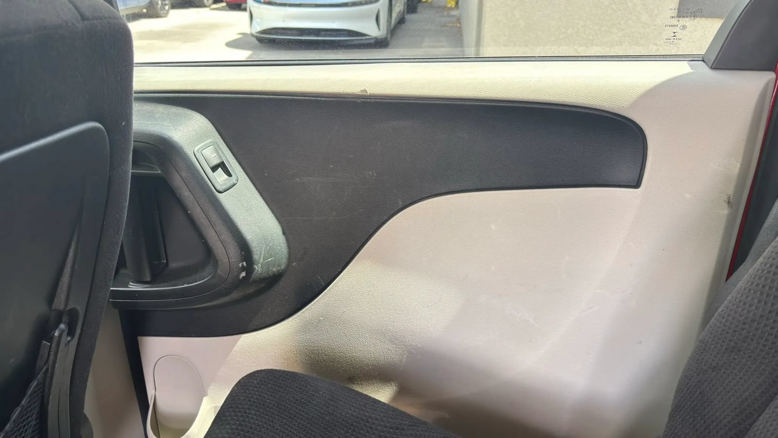 Used 2013 Dodge Grand Caravan SXT FWD image 14