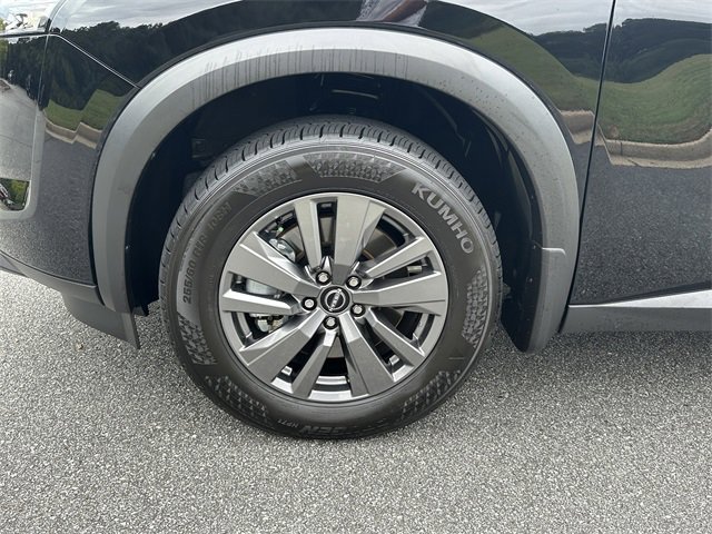 Certified 2025 Nissan Pathfinder SV w/ SV Premium Package image 12