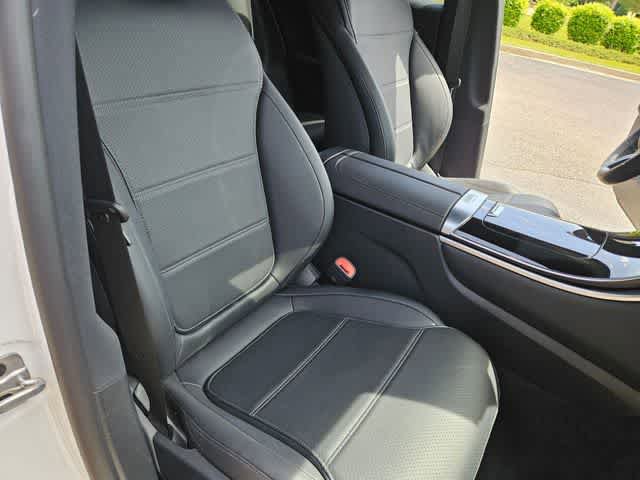 Used 2025 Mercedes-Benz GLC 300 4MATIC image 21