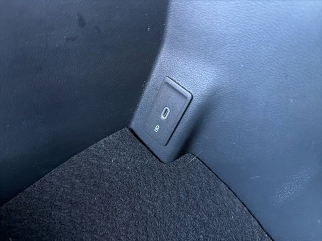 Used 2024 Volkswagen Atlas Cross Sport SE image 37