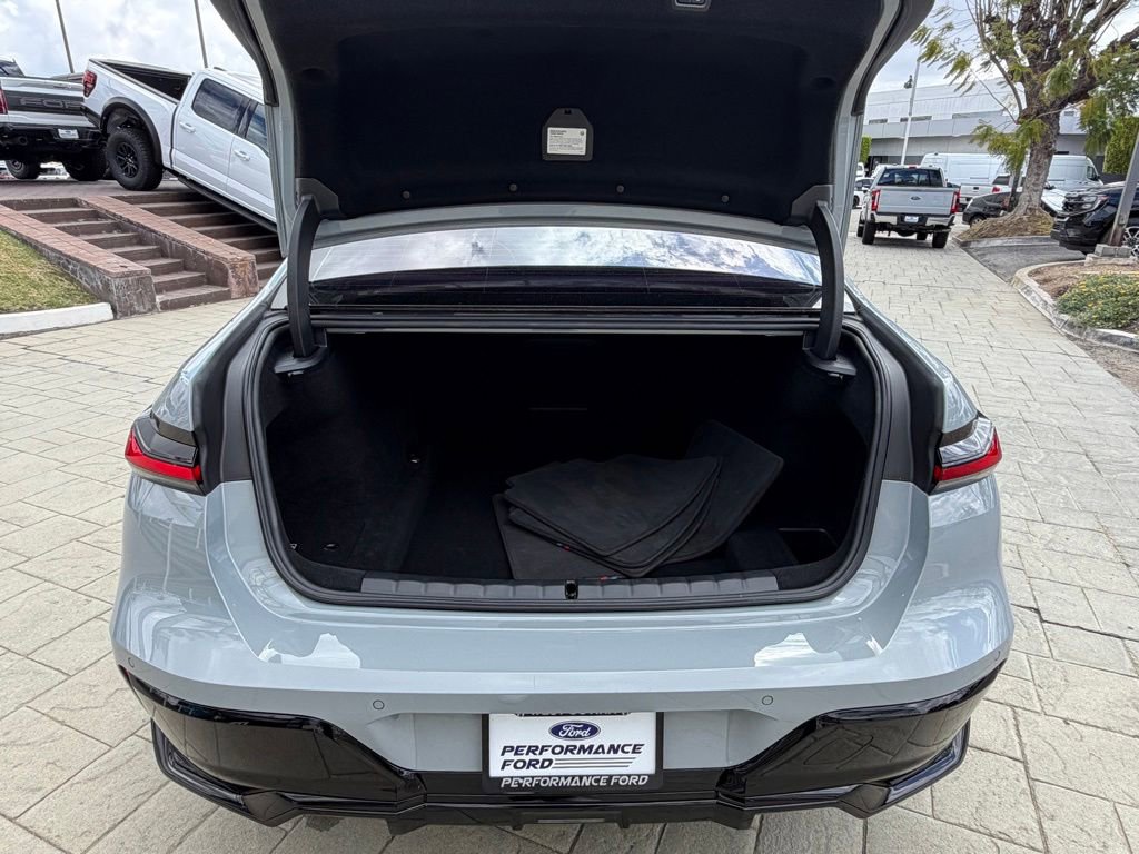 Used 2023 BMW 740i w/ Parking Assistance Package RWD image 16