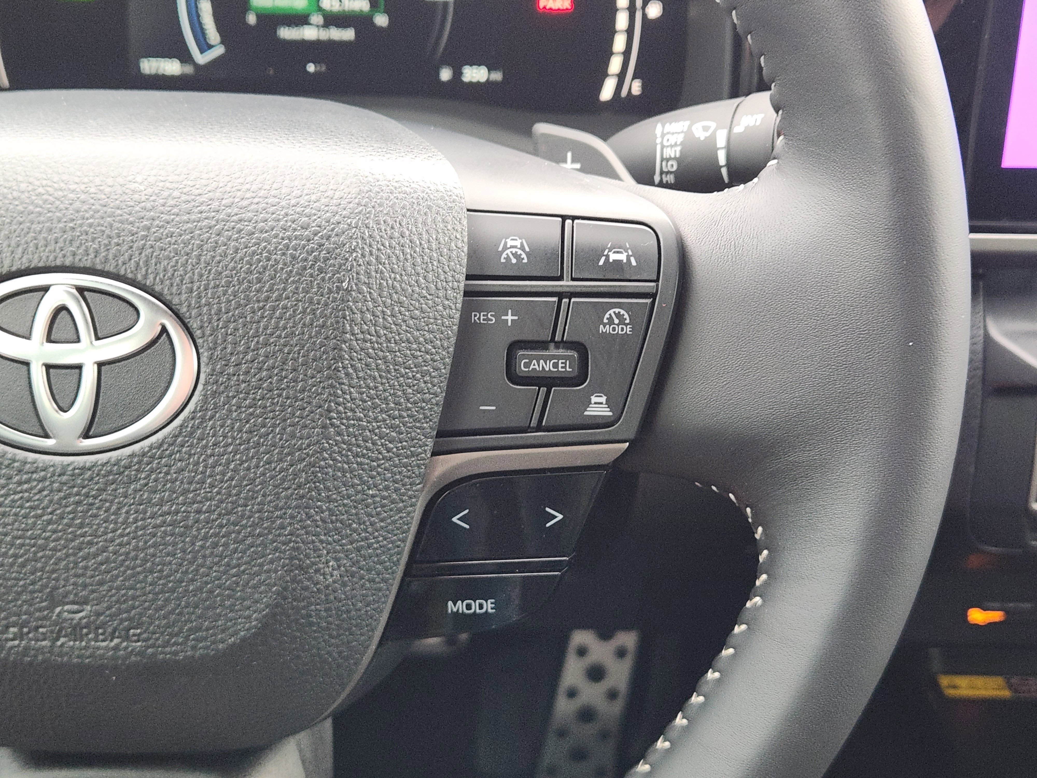 Used 2025 Toyota Camry SE w/ Multimedia Upgrade Package image 32