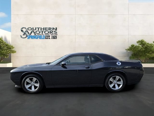 Used 2019 Dodge Challenger SXT RWD image 2