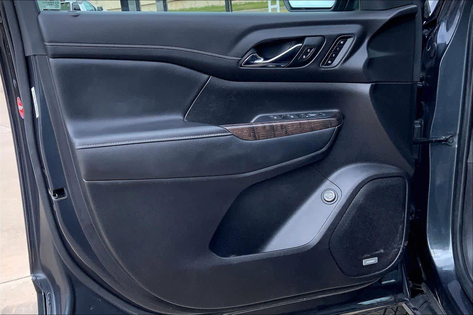Used 2022 GMC Acadia Denali w/ Denali Technology Package FWD image 18