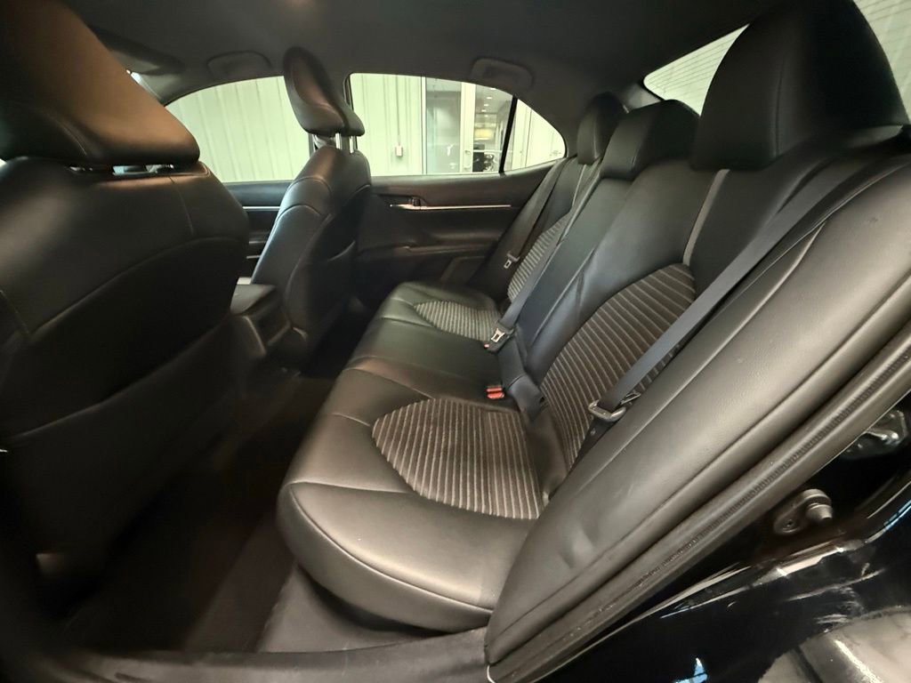Used 2022 Toyota Camry SE image 6