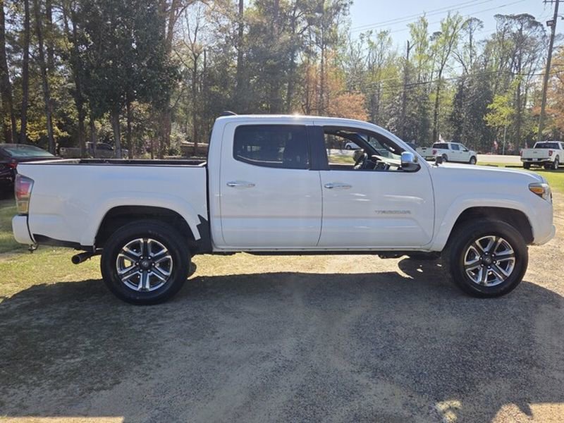 Used 2016 Toyota Tacoma Limited w/ Towing Package image 14