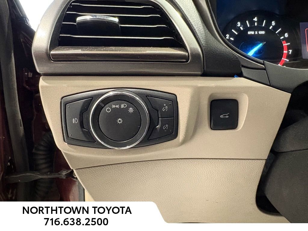 Used 2017 Ford Fusion SE FWD image 14