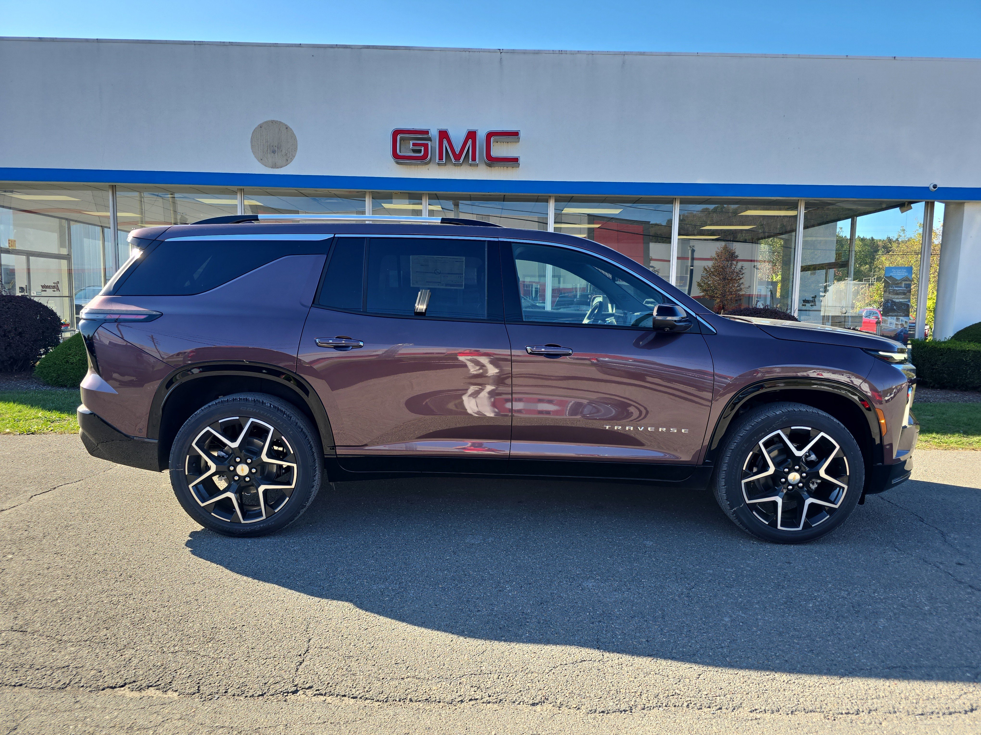 New 2026 Chevrolet Traverse High Country w/ LPO, Floor Liner Package image 2