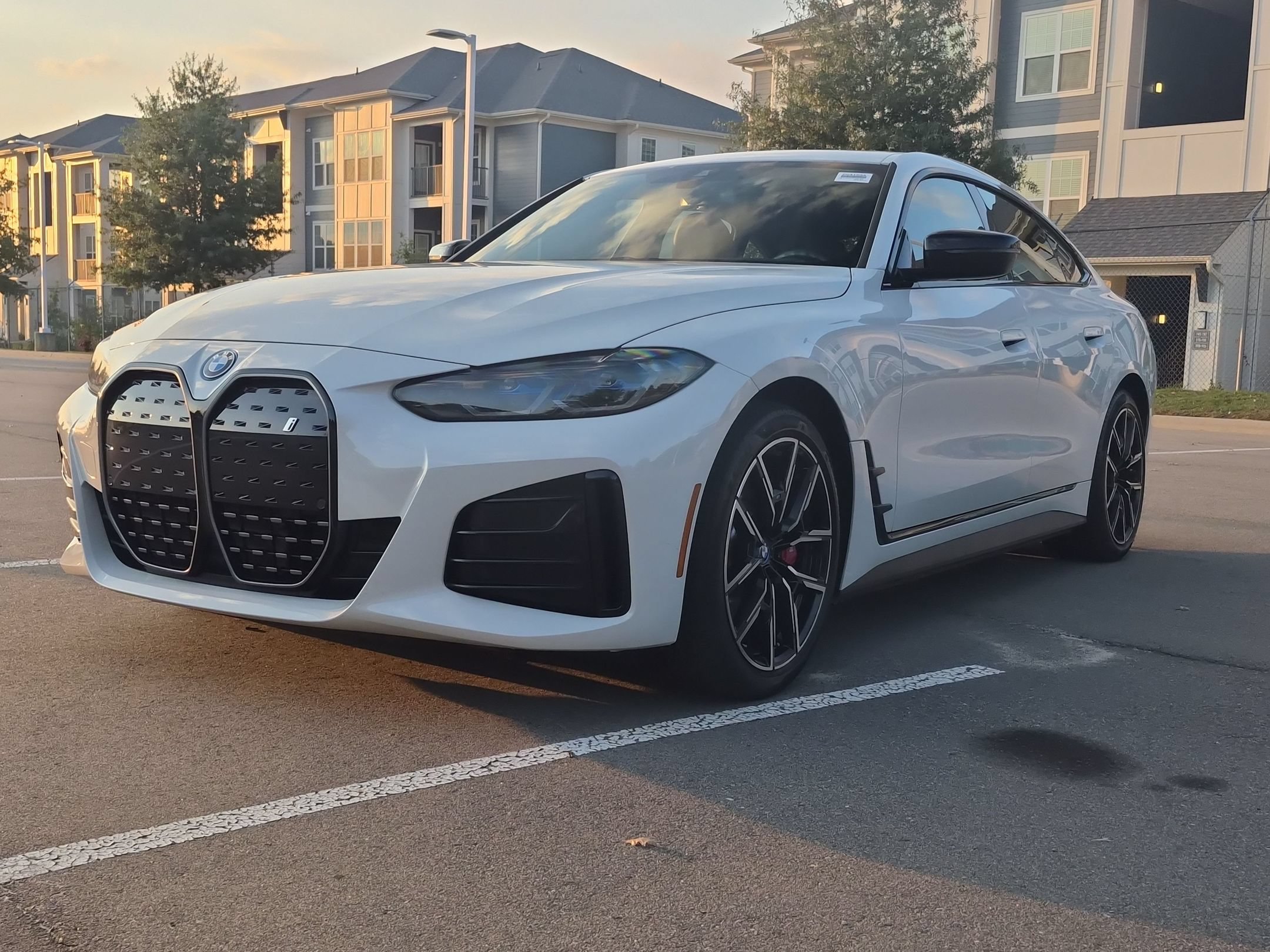 Used 2023 BMW i4 eDrive40 w/ M Sport Package RWD image 8
