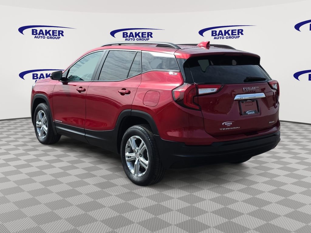 Used 2024 GMC Terrain SLE w/ Driver Convenience Package image 7