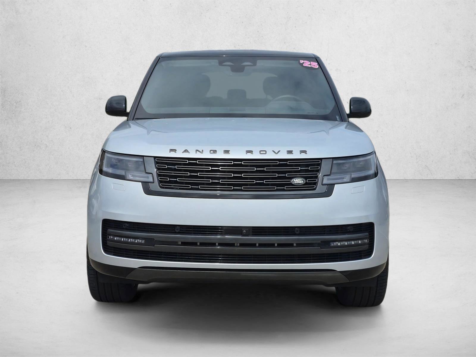 Used 2025 Land Rover Range Rover SE AWD/4WD image 2