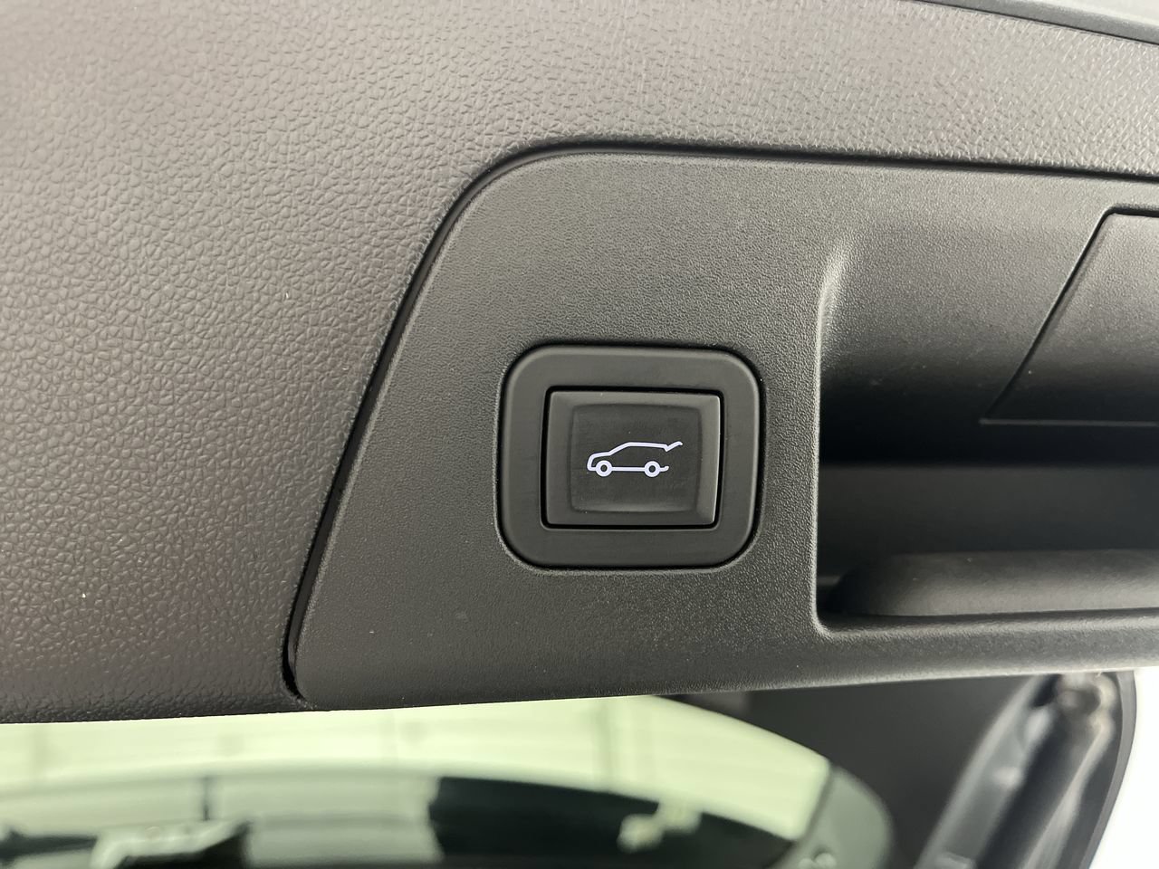 Used 2025 Buick Envision Avenir AWD/4WD image 34