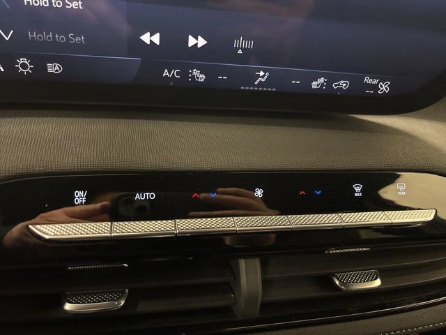 Used 2025 Buick Enclave Preferred AWD/4WD image 24