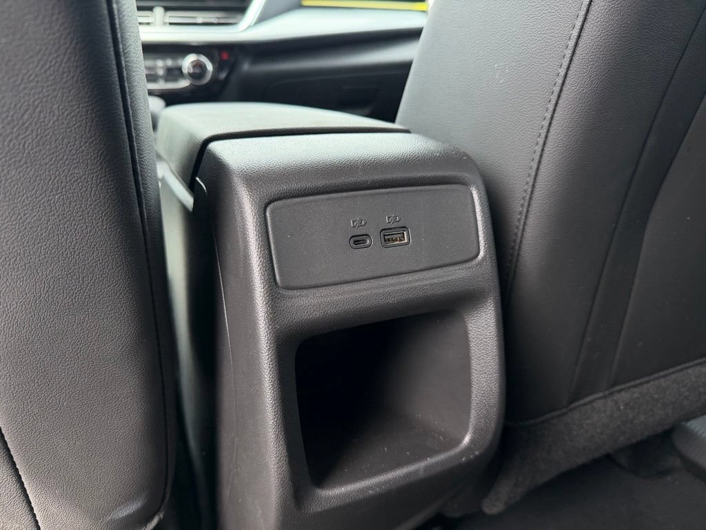 Used 2024 Chevrolet Trax LT w/ LT Convenience Package FWD image 29