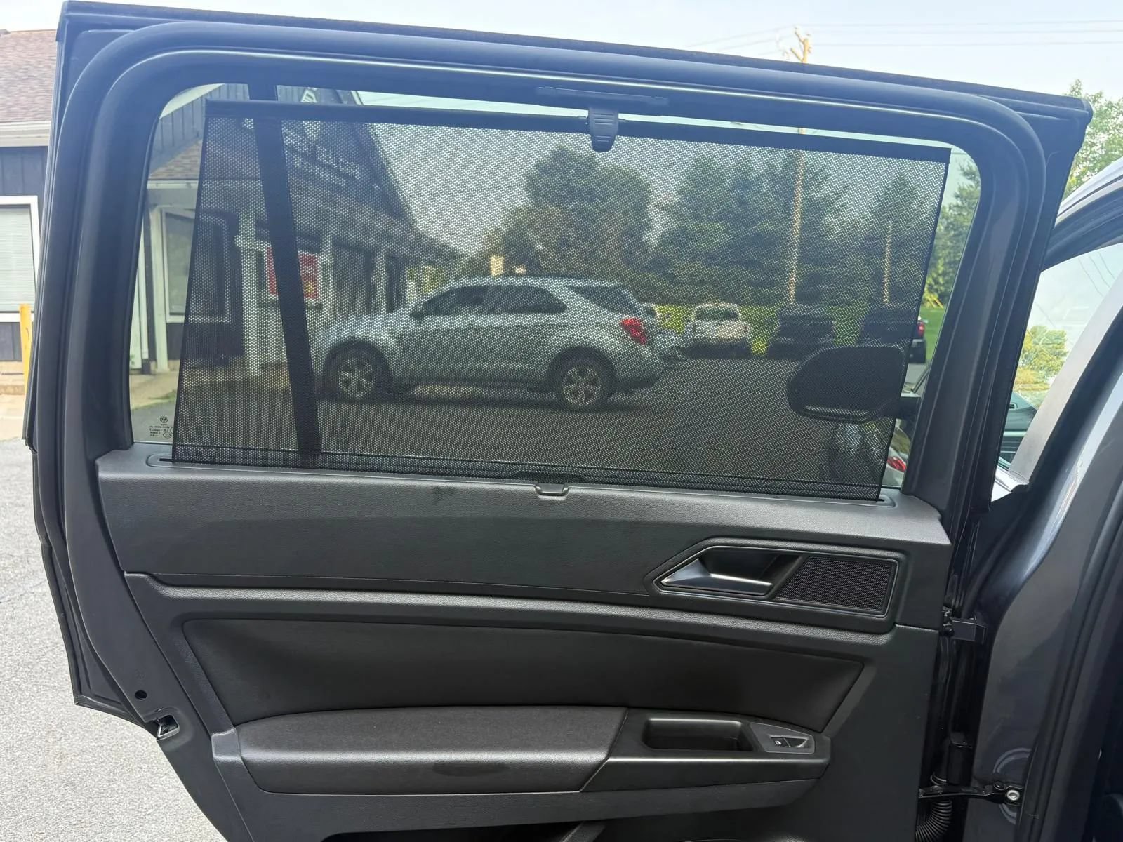 Used 2018 Volkswagen Atlas SEL FWD image 25