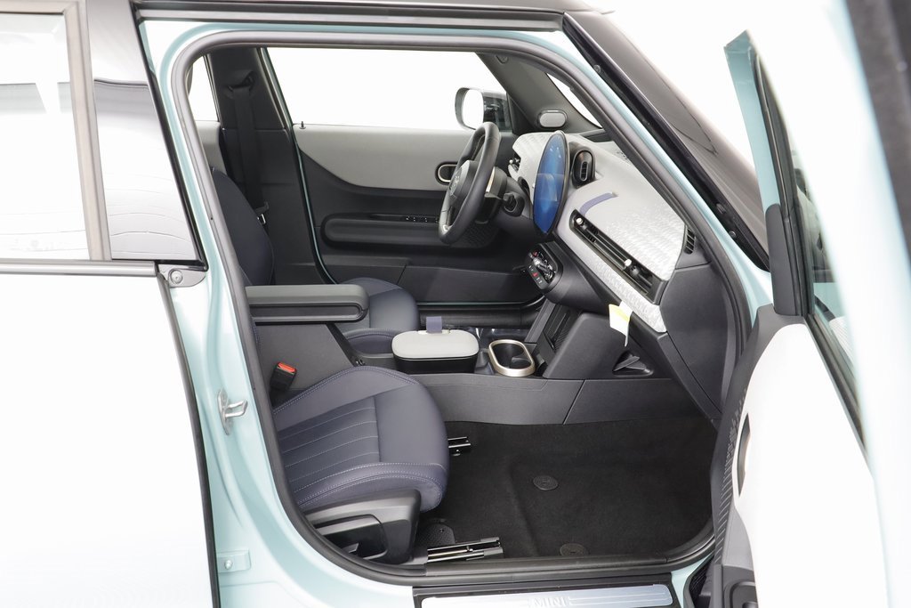 Certified 2025 MINI Cooper S image 19