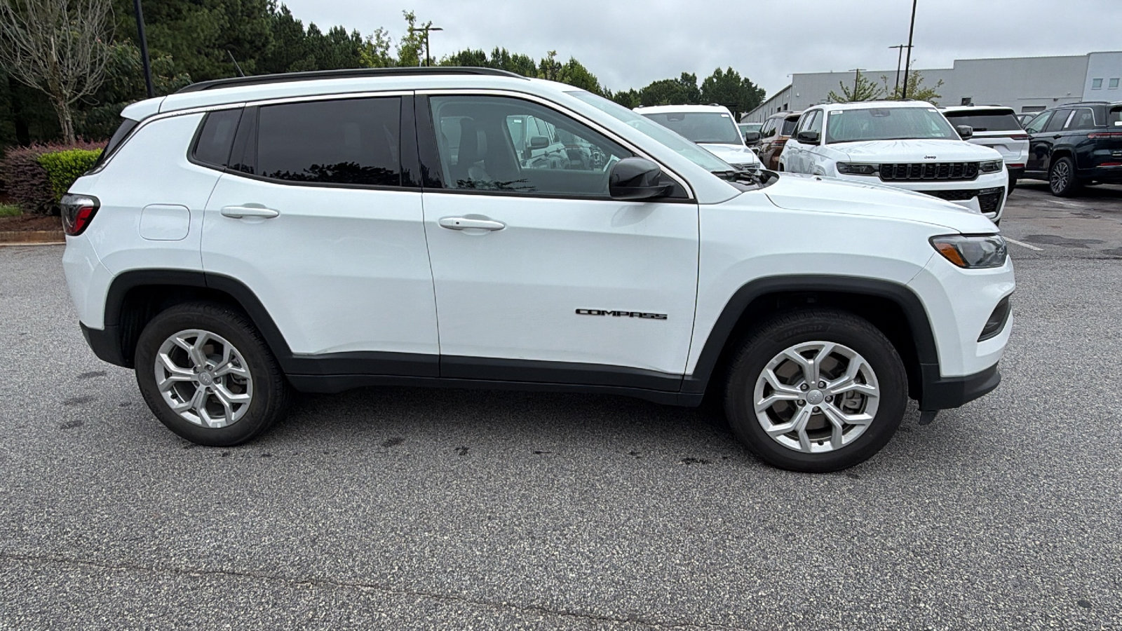 Used 2024 Jeep Compass Latitude AWD/4WD image 7