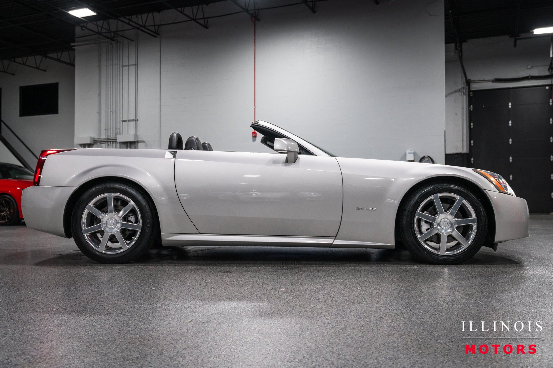 Used 2004 Cadillac XLR RWD image 6