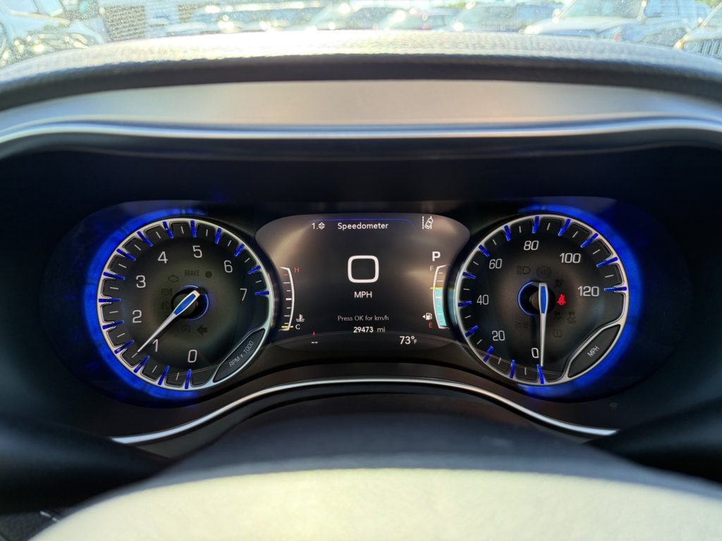 Used 2025 Chrysler Pacifica Limited FWD image 25
