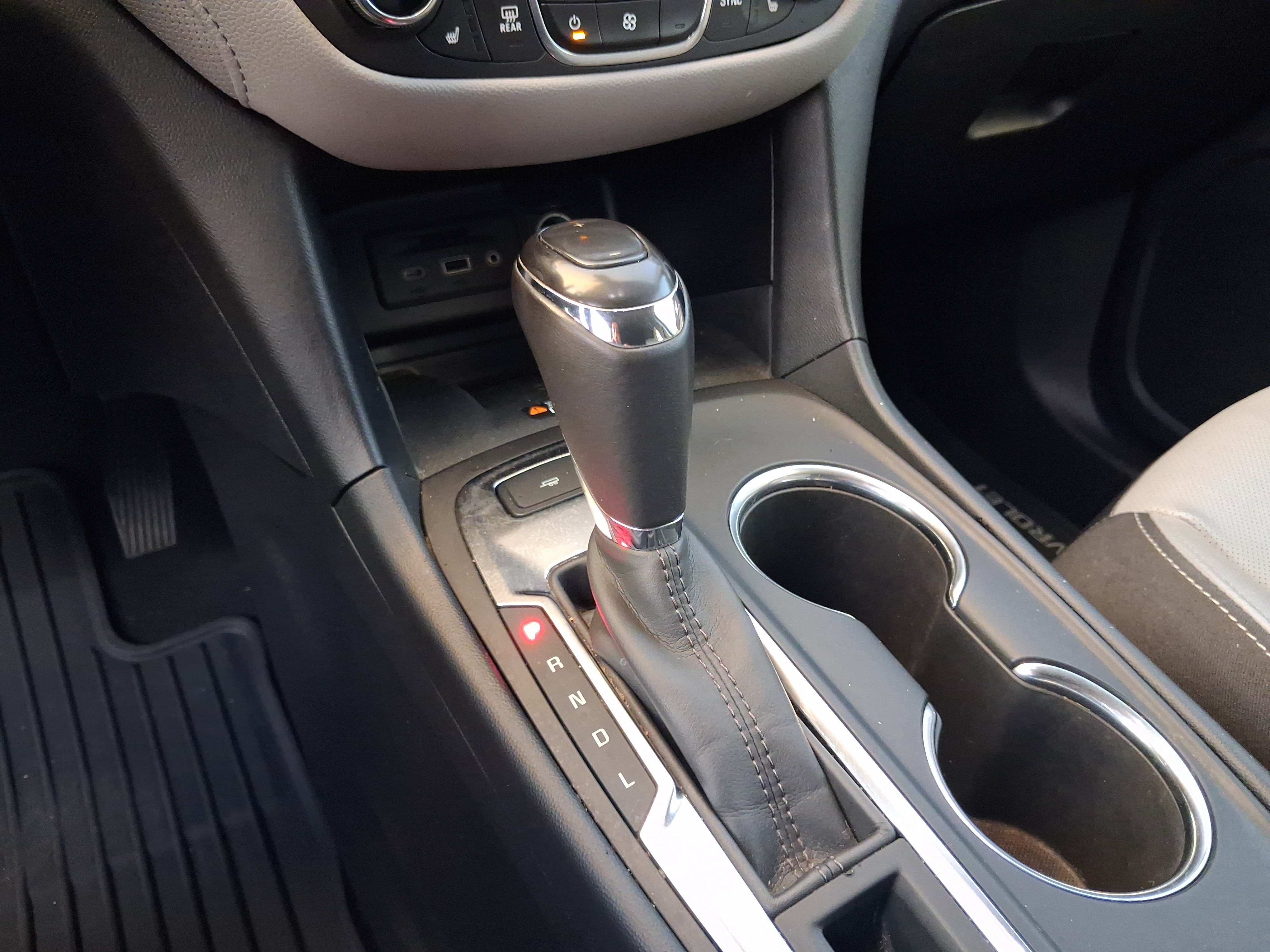 Used 2019 Chevrolet Equinox Premier FWD image 19