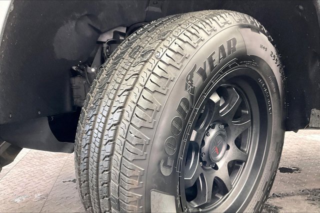 Used 2024 Chevrolet Colorado W/T w/ WT Convenience Package II image 32