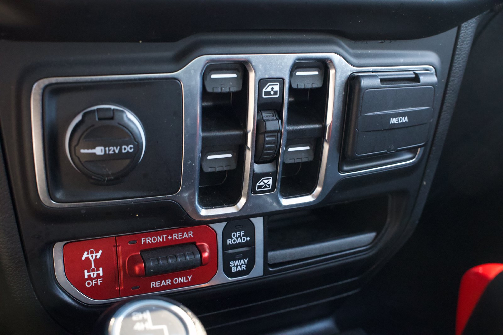 Used 2023 Jeep Gladiator Rubicon w/ Cold Weather Group AWD/4WD image 23