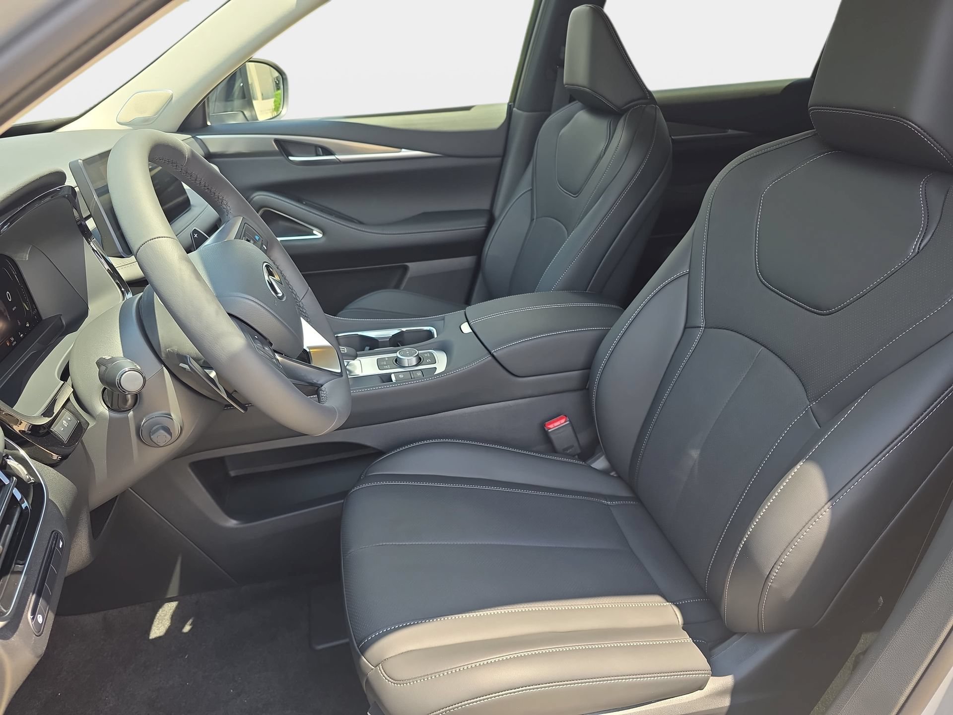 New 2027 INFINITI QX60 Luxe w/ Cargo Package FWD image 15