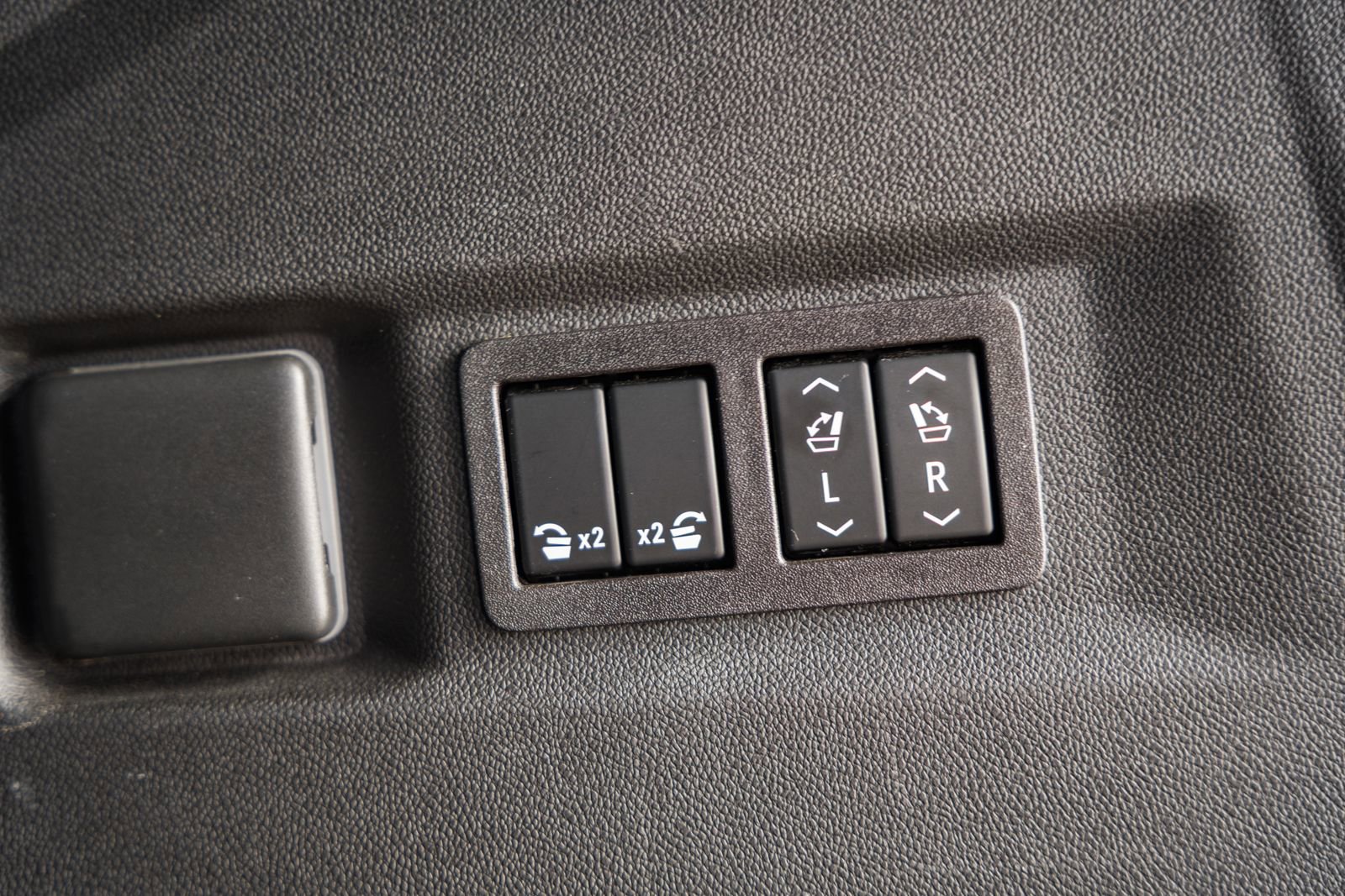 Used 2023 Chevrolet Tahoe High Country image 11